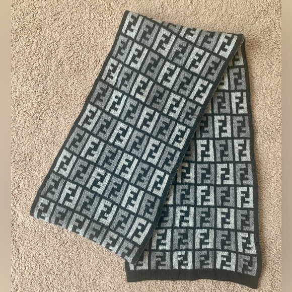 Authentic Fendi unisex double sided double layer monogram wool cashmere scarf - Picture 2 of 7
